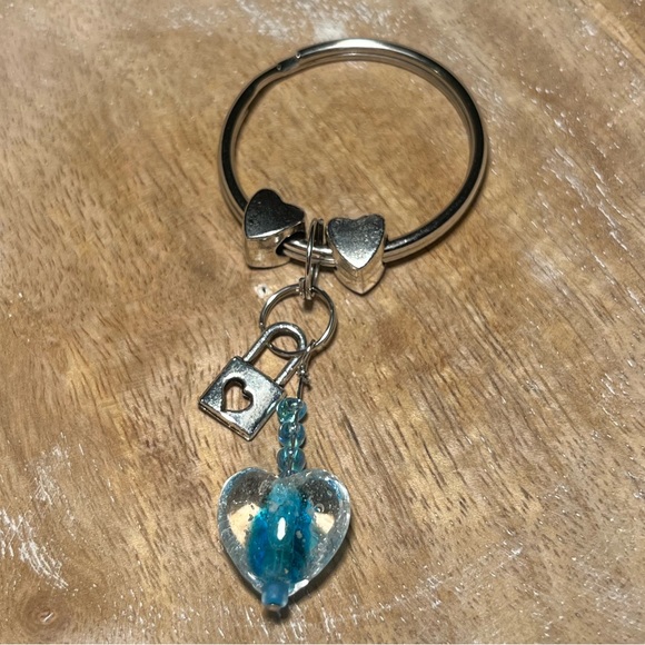 Glow in the Dark Blue Heart Silver Keyring Keychain - Picture 2 of 10
